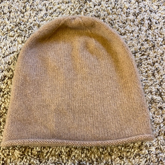 COS cashmere hat - Picture 1 of 3